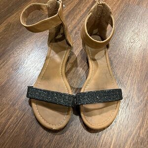 Elegant Black and Tan Women's Sandals